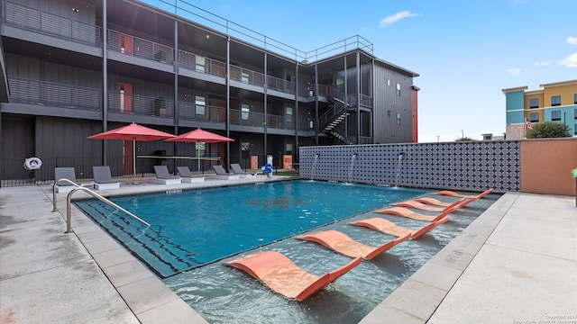 view of pool featuring a patio area and pool water feature