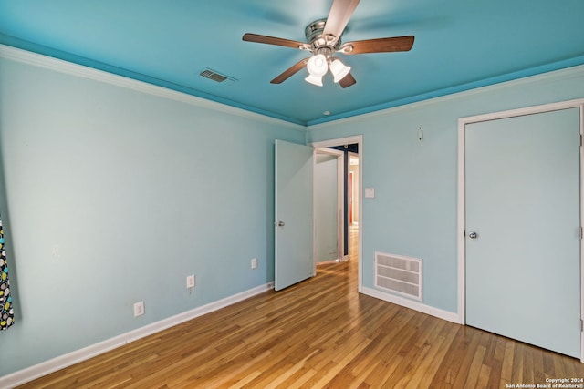 unfurnished bedroom featuring ceiling fan, light hardwood / wood-style flooring, and crown molding