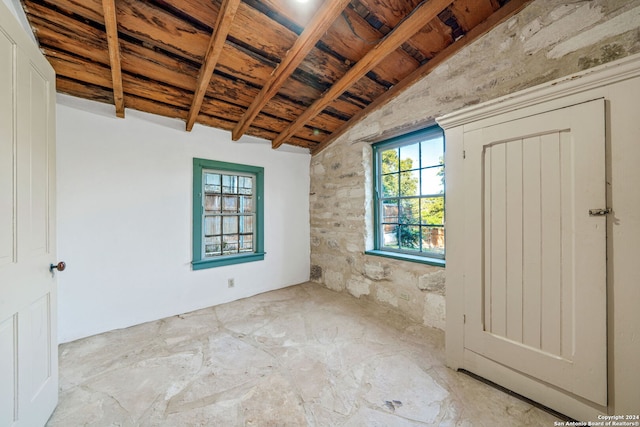 empty room featuring vaulted ceiling