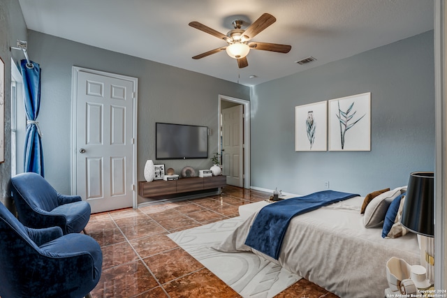 bedroom with ceiling fan