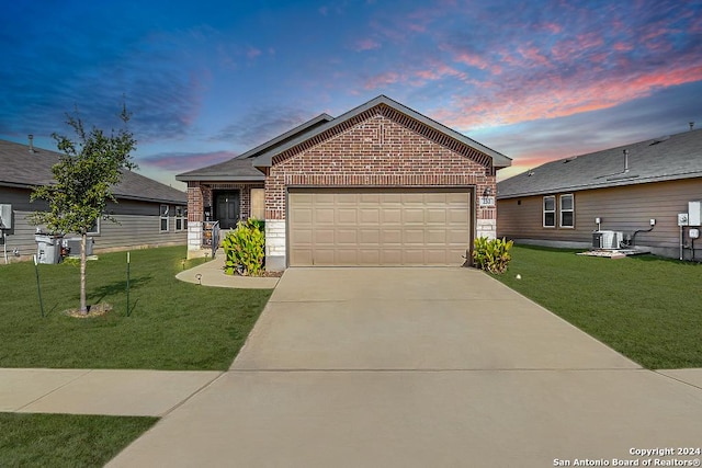 view of front of property featuring cooling unit, a garage, and a yard