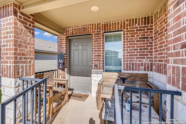 entrance to property featuring covered porch