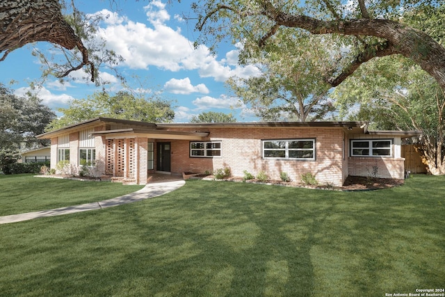 ranch-style home featuring a front yard