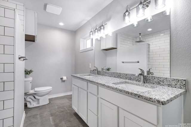 bathroom featuring tiled shower, vanity, and toilet