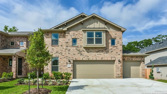 craftsman house featuring a garage