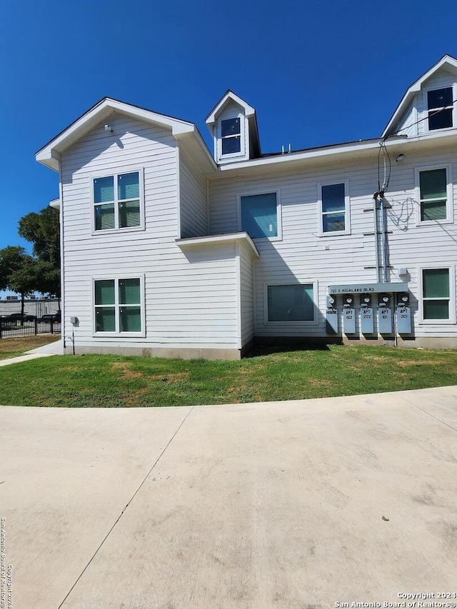 view of front of property with a front lawn