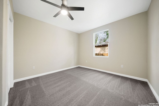 carpeted spare room featuring ceiling fan