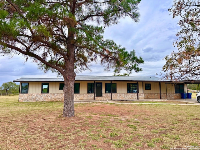 ranch-style house with a front lawn