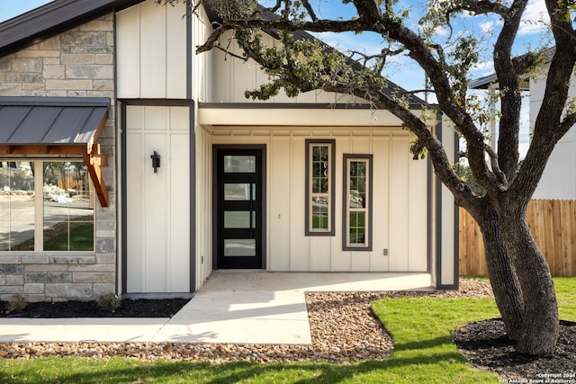 view of property entrance