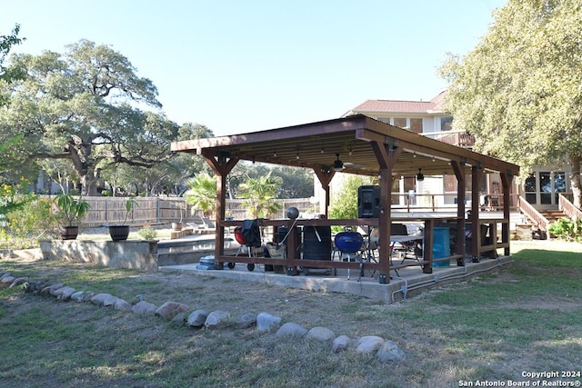 view of patio with ceiling fan