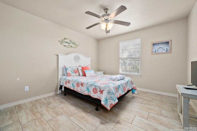 bedroom with ceiling fan