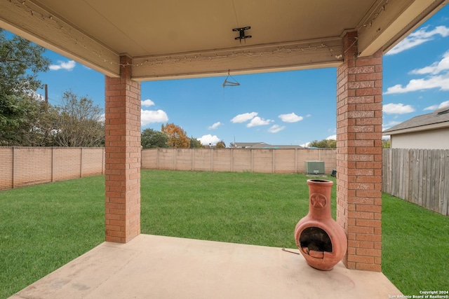 view of yard with a patio area