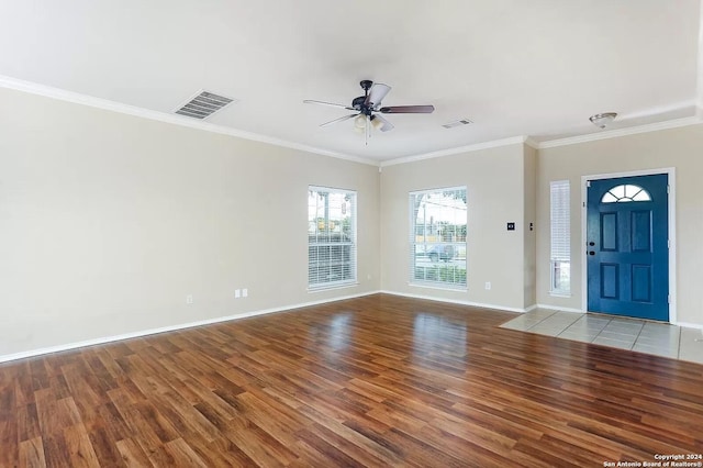 foyer entrance featuring crown molding, light hardwood / wood-style flooring, and ceiling fan