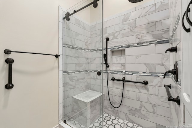 bathroom featuring a tile shower