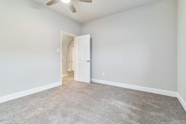 spare room with carpet and ceiling fan