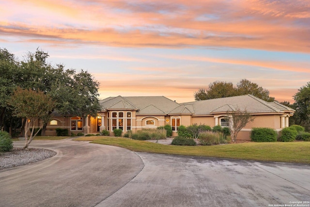 view of front of home featuring a yard