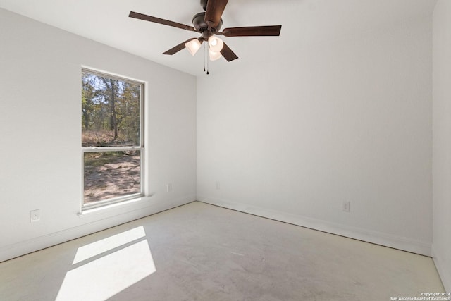 empty room featuring ceiling fan