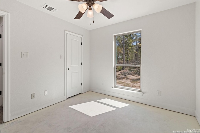 empty room featuring ceiling fan