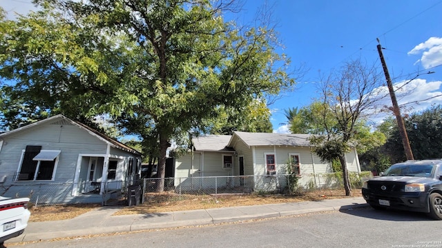 730 S Sabinas St, San Antonio, TX 78207 - view of front of home with a fenced front yard