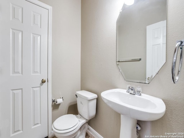 bathroom featuring toilet