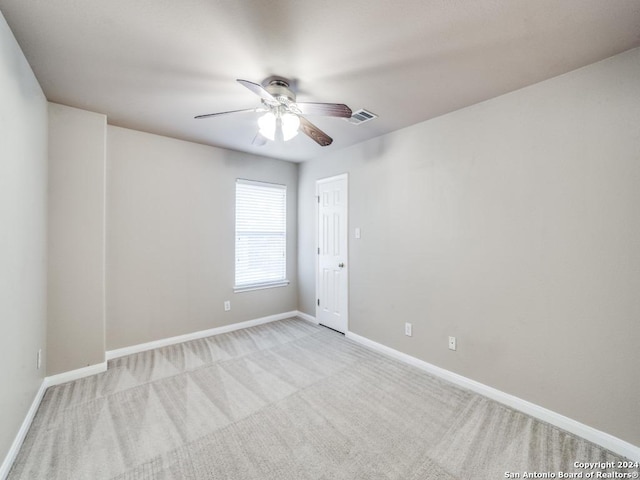 carpeted empty room featuring ceiling fan