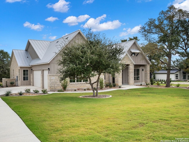 view of front of house featuring a front lawn and a garage