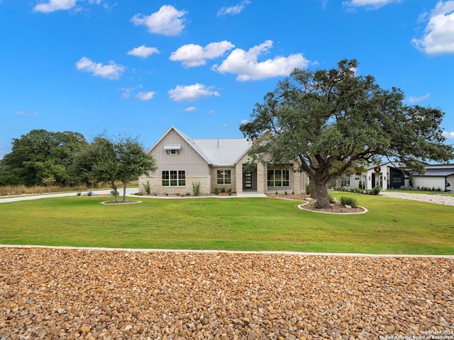 view of front of property with a front lawn