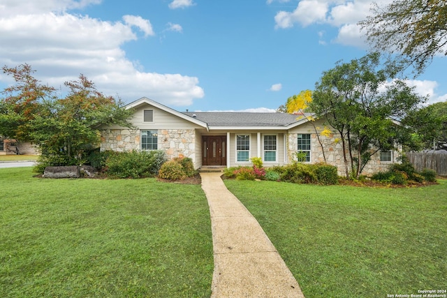 ranch-style house featuring a front lawn