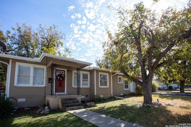 view of front of house with a front lawn