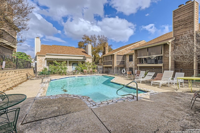 view of swimming pool featuring a patio