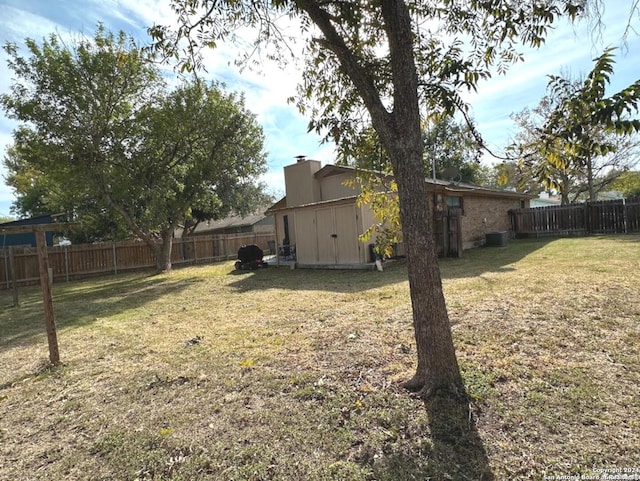 view of yard with cooling unit