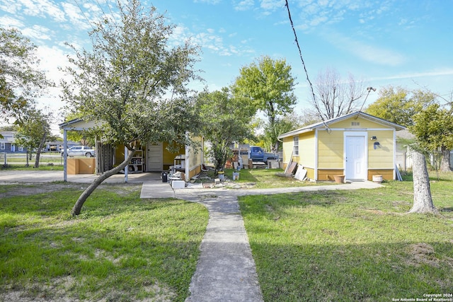 view of front of house with a front yard