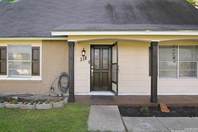 doorway to property with covered porch