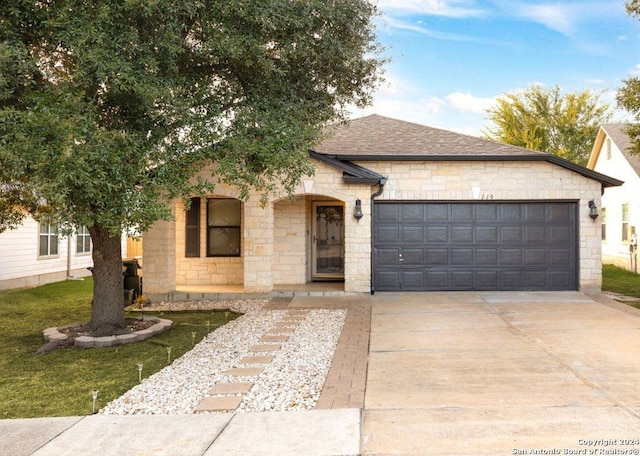 view of front facade featuring a garage