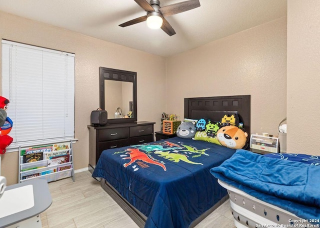 bedroom with ceiling fan