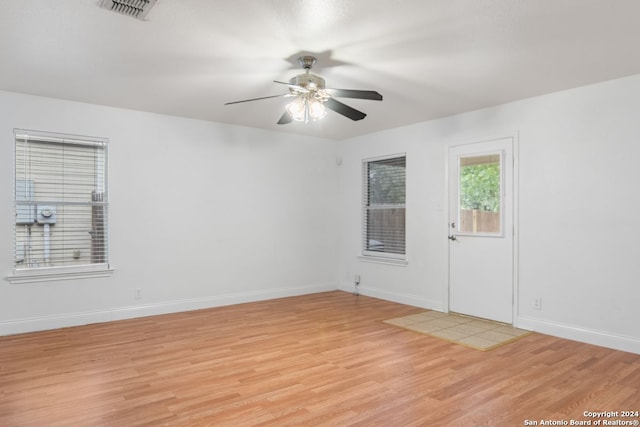 empty room featuring light wood-type flooring and ceiling fan