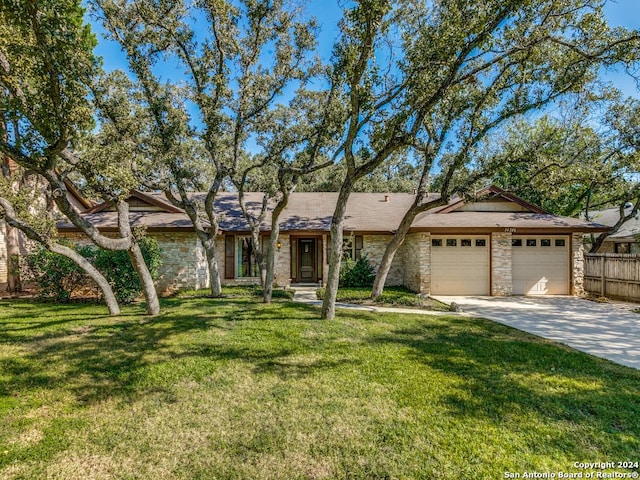 ranch-style house featuring a front lawn and a garage