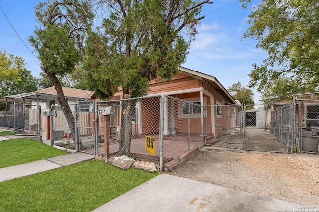 view of front of property