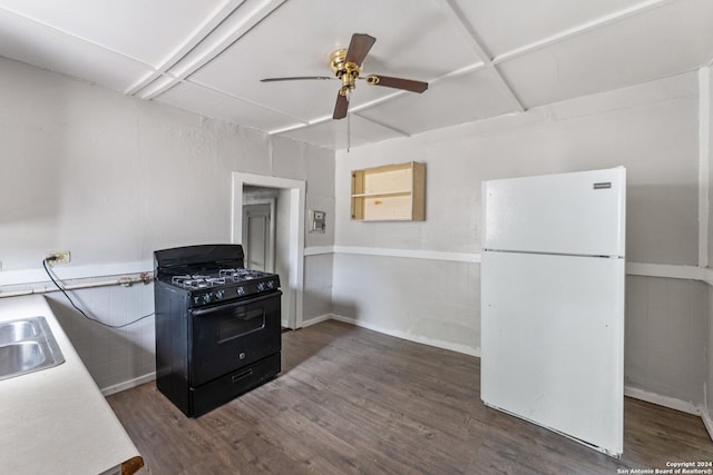 kitchen with ceiling fan, sink, black gas range, white fridge, and dark hardwood / wood-style floors