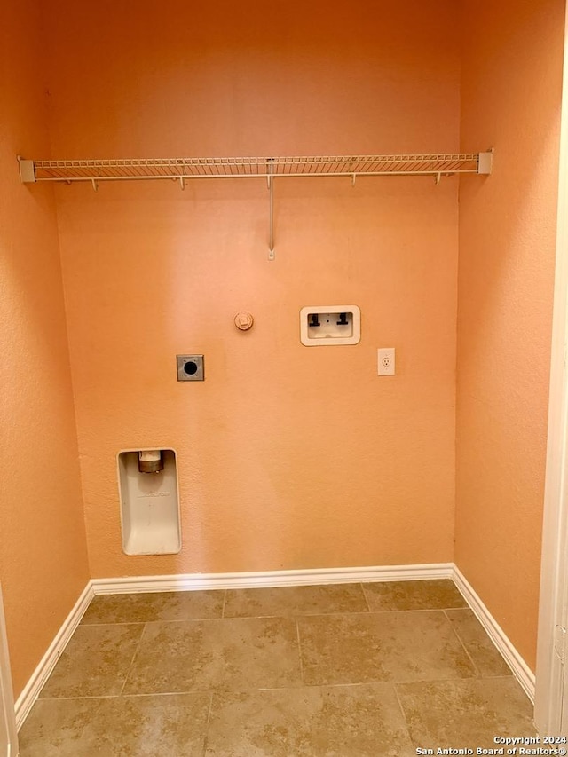 clothes washing area featuring washer hookup, electric dryer hookup, and hookup for a gas dryer