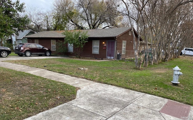 view of front of property with a front yard