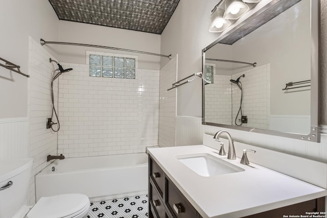 338 Queen Anne, San Antonio, TX 78209 - full bathroom featuring toilet, wainscoting, vanity, and bathing tub / shower combination