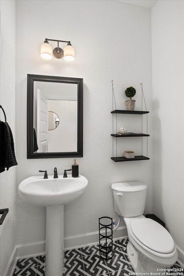 bathroom featuring tile patterned floors and toilet