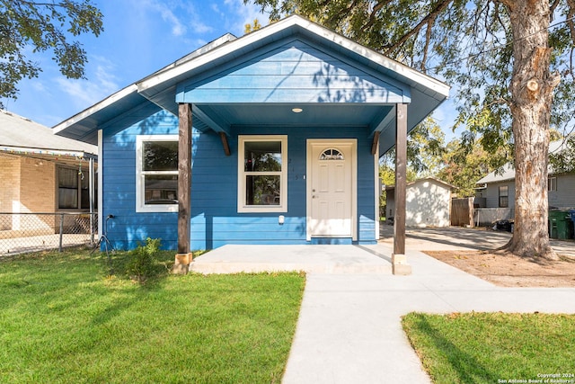 bungalow-style house featuring a front lawn and a porch