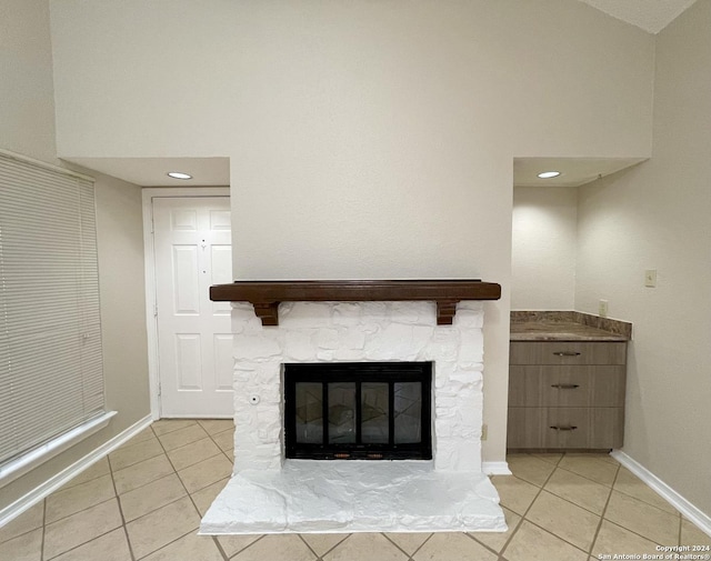 room details featuring a fireplace