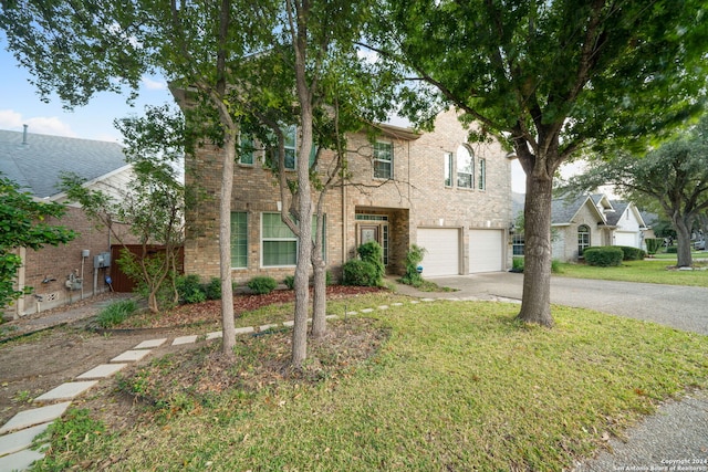 view of front of property featuring a front yard and a garage