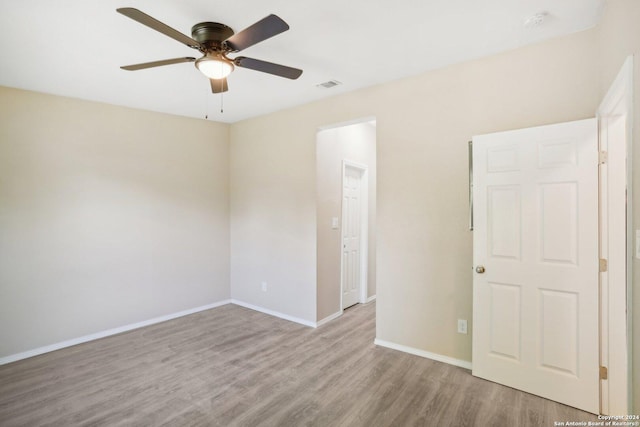 unfurnished room featuring light wood-type flooring and ceiling fan