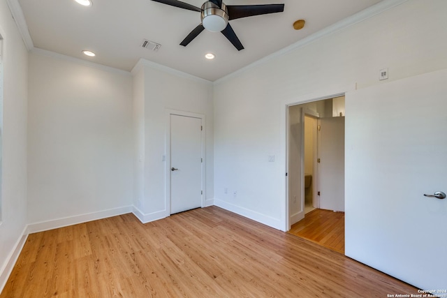 unfurnished room with ceiling fan, ornamental molding, and light hardwood / wood-style flooring