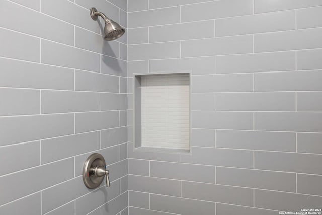 bathroom featuring tiled shower