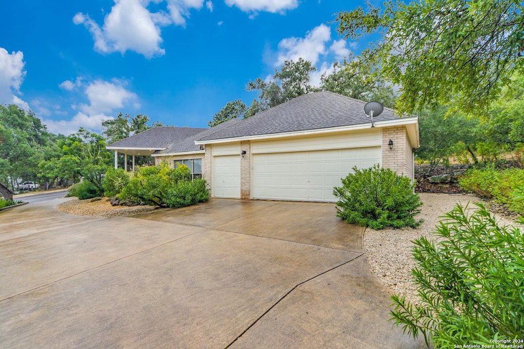 view of front facade featuring a garage